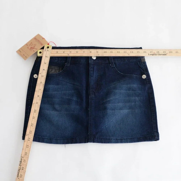 True Religion '03 Y2K Dark Wash With Leather Accent Mini Denim Low Rise Skirt 29 - Picture 2 of 13
